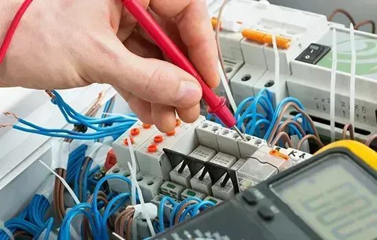 Professional electrician in Kenley